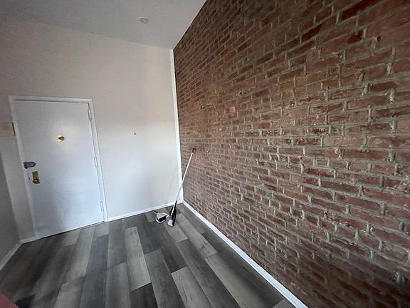 5th image of 32-13 Astoria Blvd N #3