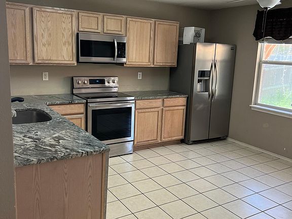 4th image of 5121 Cliff Oaks Dr