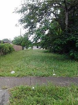 5th image of 217 NW 28th Ter