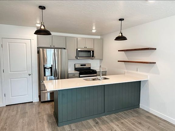 5th image of 913 E Flotsam Way