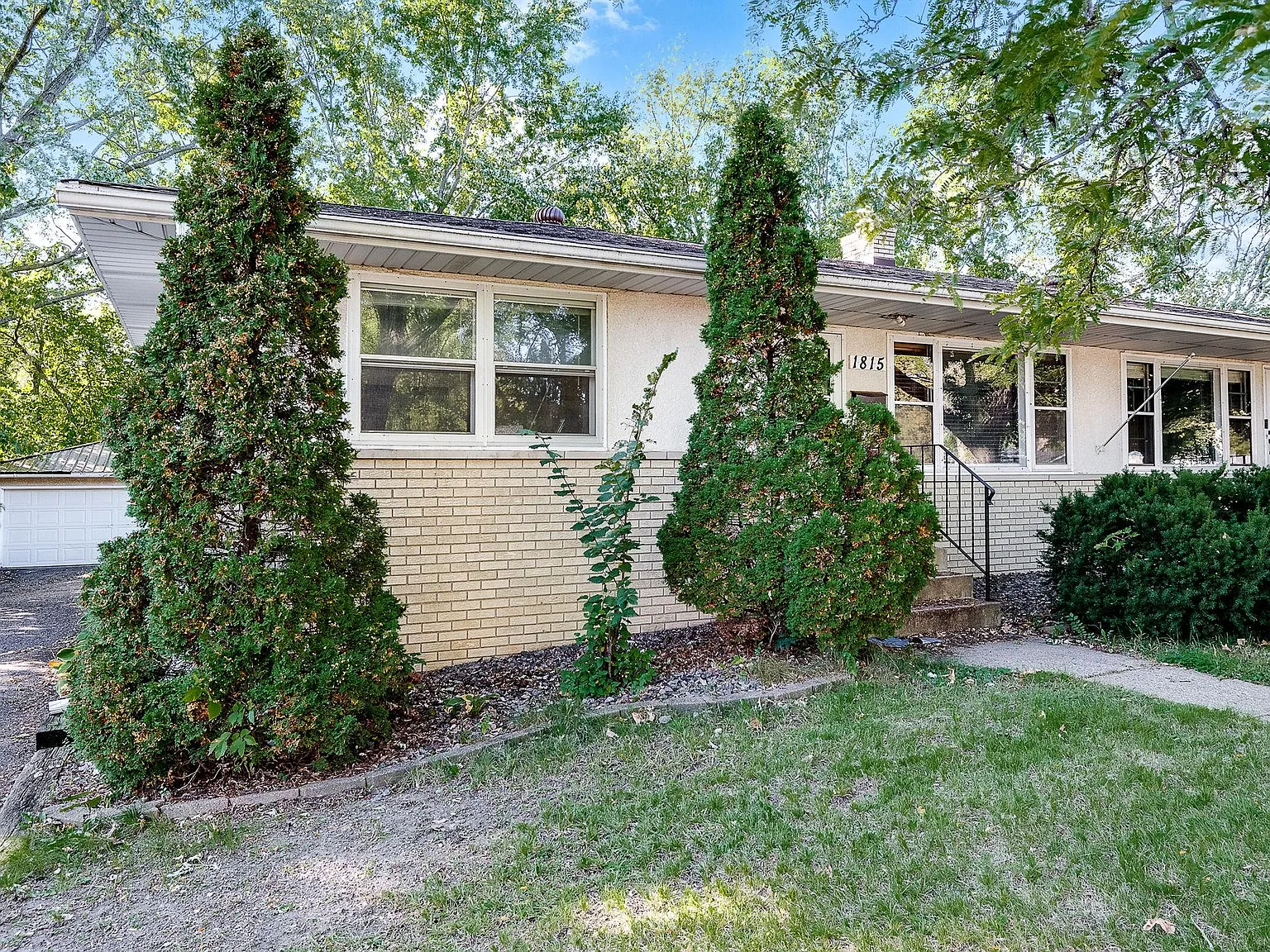 3 bed, 1600 sqft, $1,899 — Photo 1