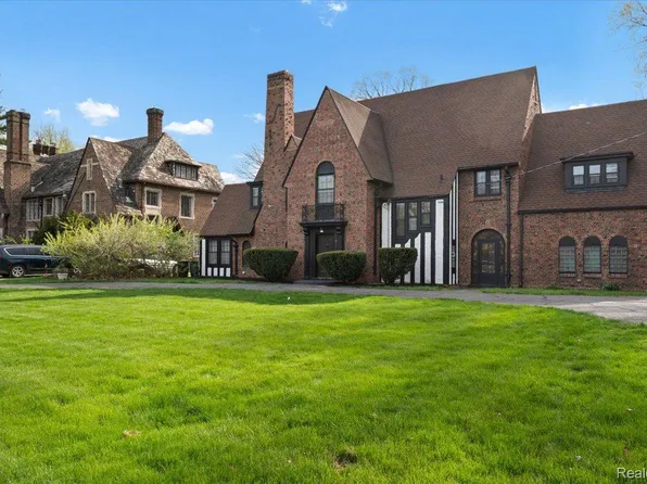 17381 Pontchartrain Blvd, Highland Park, MI 48203