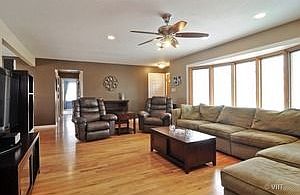 4th image of 1364 E Gloria Dr