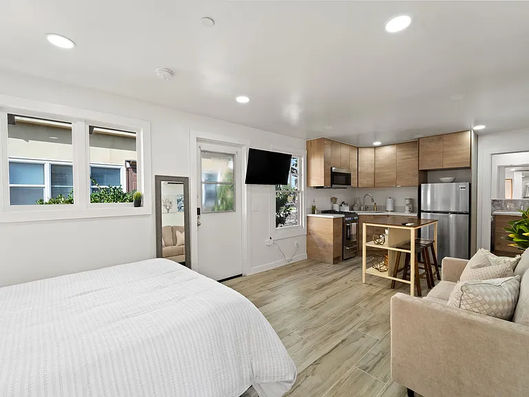 2609 1st Ave — Photo 14