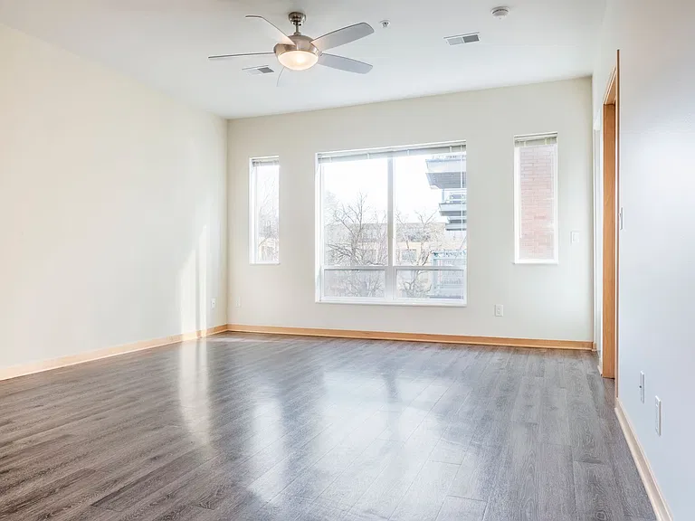 640 W Wilson St — Photo 4