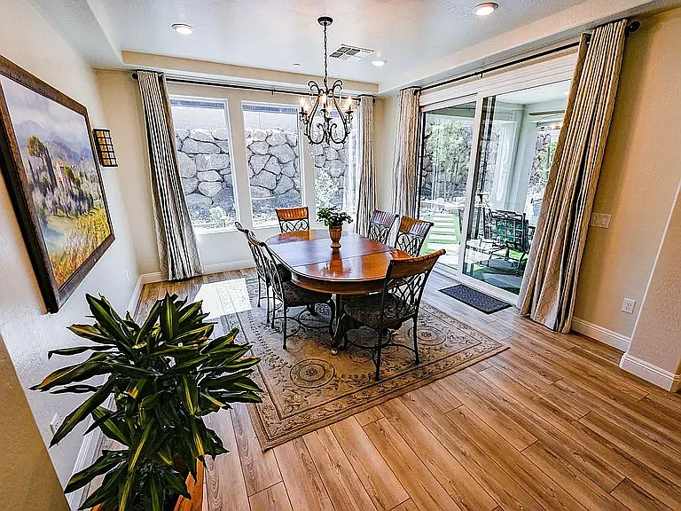 3 bed, 2150 sqft, $4,500 — Photo 2