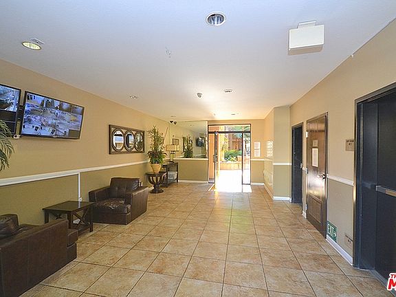 4th image of 1401 S Saint Andrews Pl APT 203