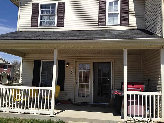 3rd image of 1305 S Cobble Creek Cir