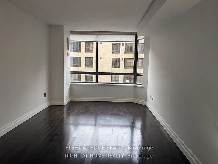 280 Simcoe St #807 — Photo 17
