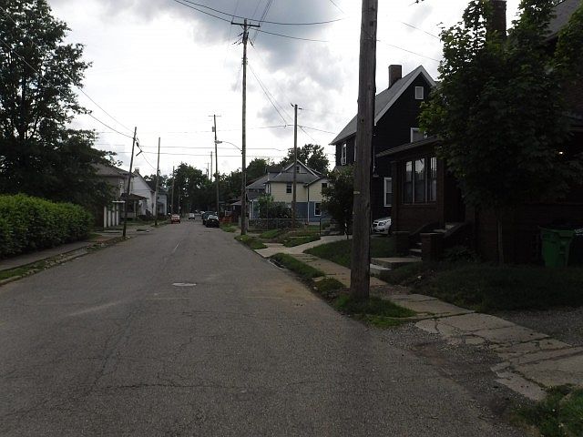 2nd image of 916 Federal Ave NE