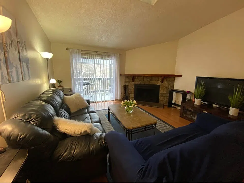 2 bed, 1015 sqft, $1,750 — Photo 2