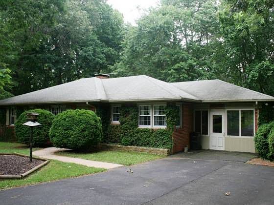 1st image of 2156 Woodcrest Dr