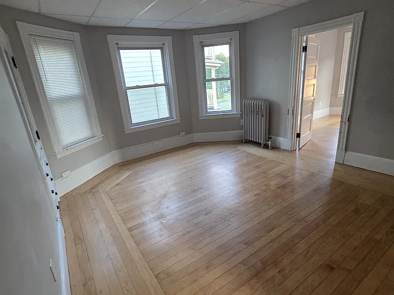 Spacious living room