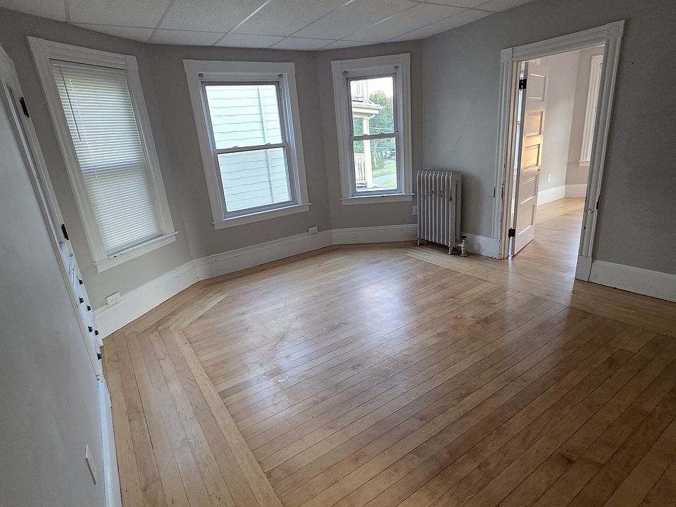 Spacious living room