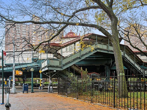 2nd image of 660 Westchester Ave