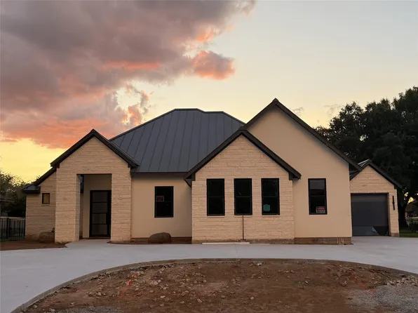 114 Meadowlakes Dr, Marble Falls, TX 78654