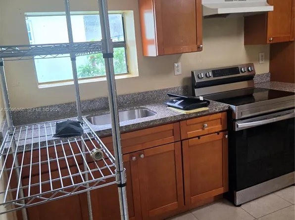 1957 NE 177th St, North Miami Beach, FL 33162