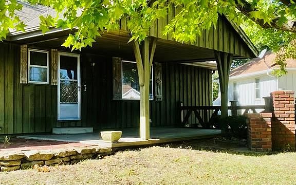3rd image of 4907 Briarwood Ln