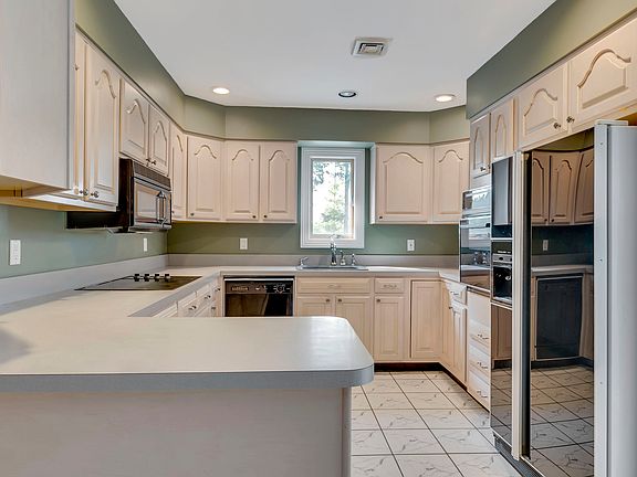 4th image of 1580 Speonk Riverhead Rd