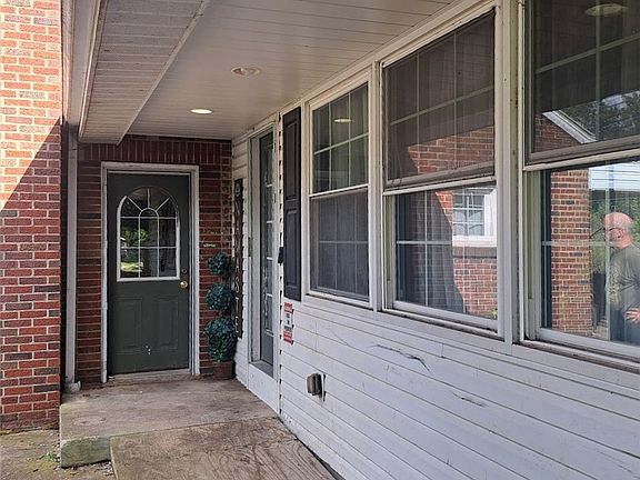 3rd image of 948 Herman Rd