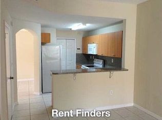 10667 SW 7th St, Pembroke Pines, FL 33025