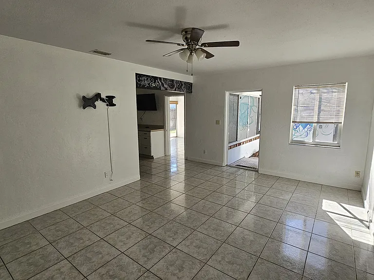 4900 Caesar Way S — Photo 5