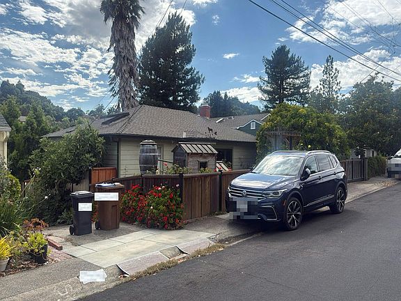 3rd image of 209 Alpine St