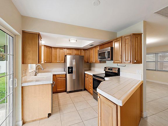 5th image of 678 Riverside Drive