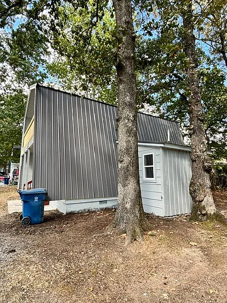 3 bed, 2 bath Chalet style home in Manchester — Photo 2