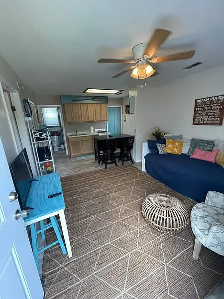 2 bed, 950 sqft, $1,200 — Photo 4