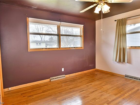 3rd image of 1321 Arthur Dr NW