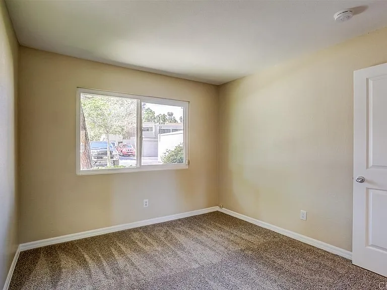 387 N Melrose Dr #C — Photo 9