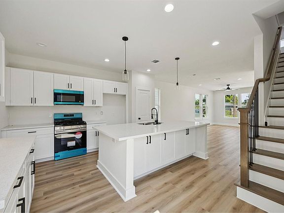 4th image of 418 Delaware St