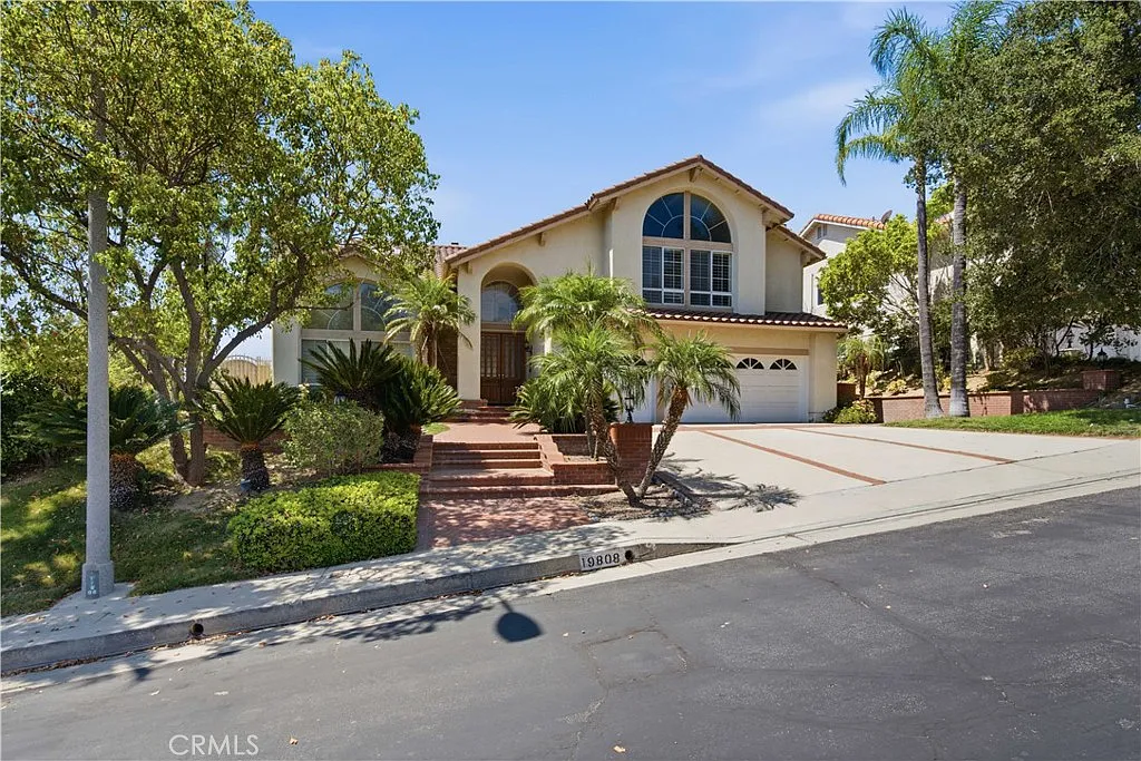 4 bed, 3662 sqft, $7,900 — Photo 2
