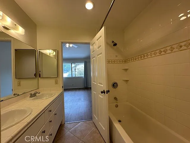 22865 Del Valle St — Photo 27