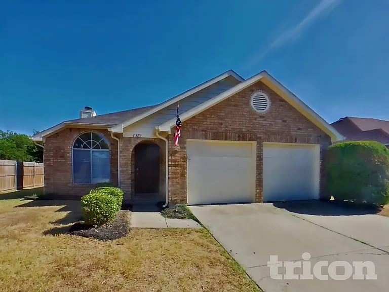 2329 Belton Dr — Photo 2