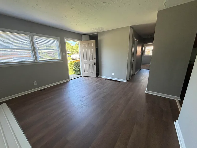1861 Dunkirk Dr — Photo 6