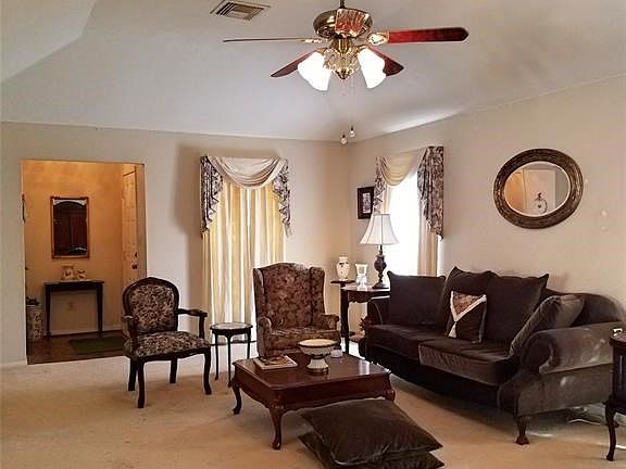 3rd image of 2202 Highland Hills Dr