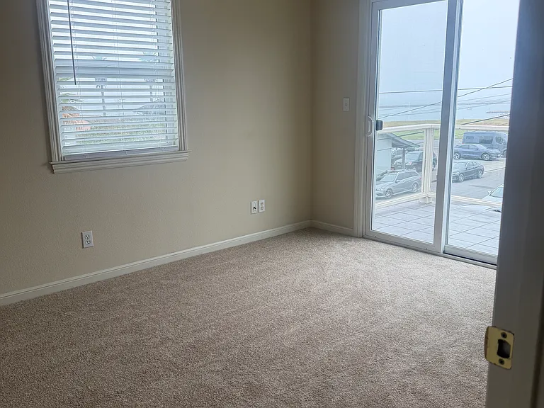 213 Valencia Ave — Photo 29