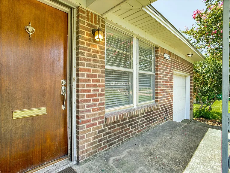 3724 Almazan Dr — Photo 11
