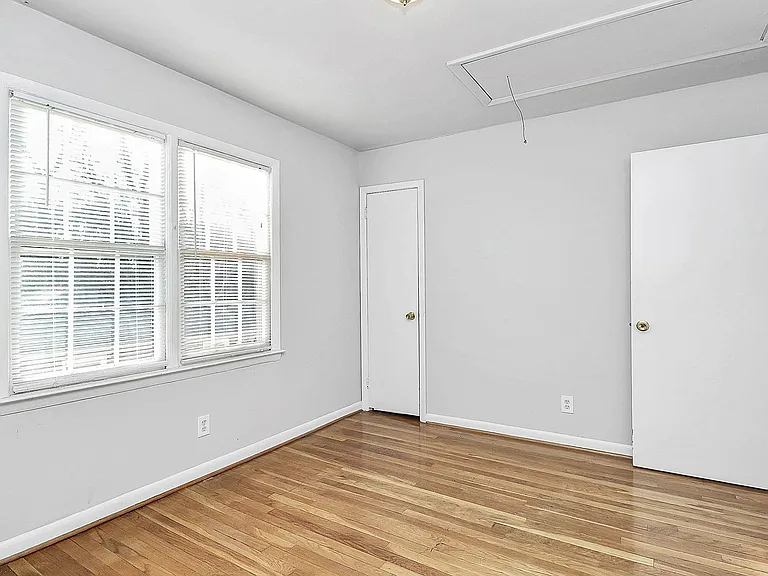 4220 Castleton Rd — Photo 9