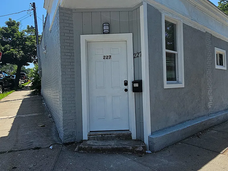 227-A01 Ferry St #1 — Photo 7