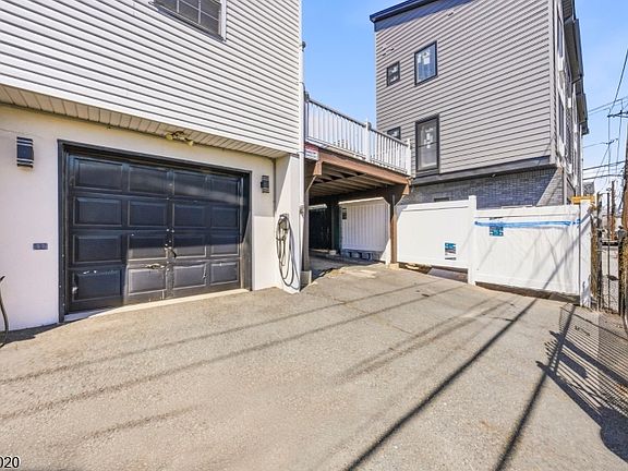 5th image of 56 Lentz Ave