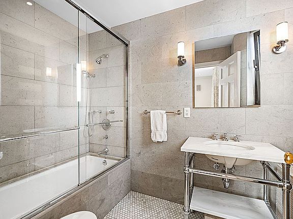 4th image of 49 E 86th St #18B