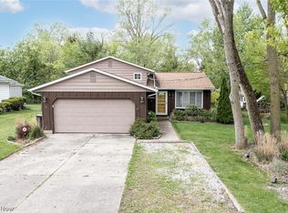 810 Sheffield Rd, Sheffield Lake, OH 44054