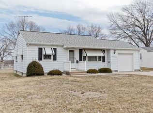 1107 Crestview Dr SE, Cedar Rapids, IA 52403