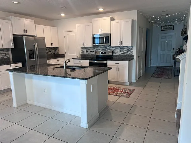 5 bed, 2.5 bath, 2896 sqft, $2,750 — Photo 4