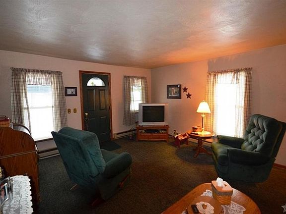 3rd image of 422 Wood St