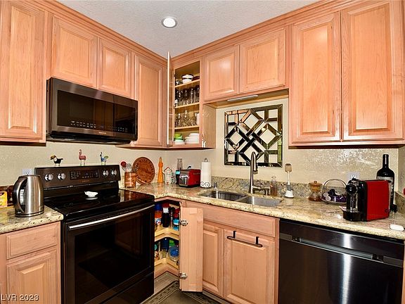 4th image of 2709 Beaver Creek Ct APT 201