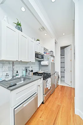 Rented by Living New York | media 35